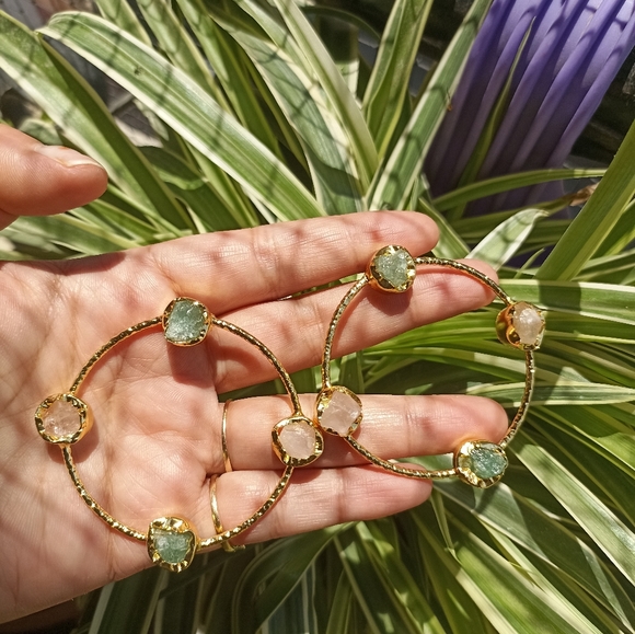 Very pretty handmade gold platted stone studded dangler earrings - Picture 3 of 9